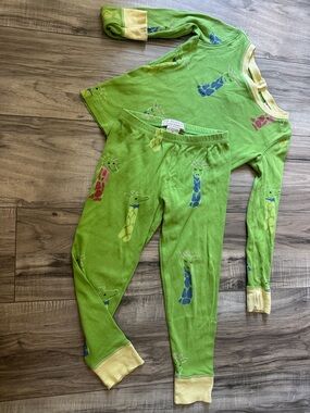 The Beaufort Bonnet Company Green Giraffe Pajama Set 3t